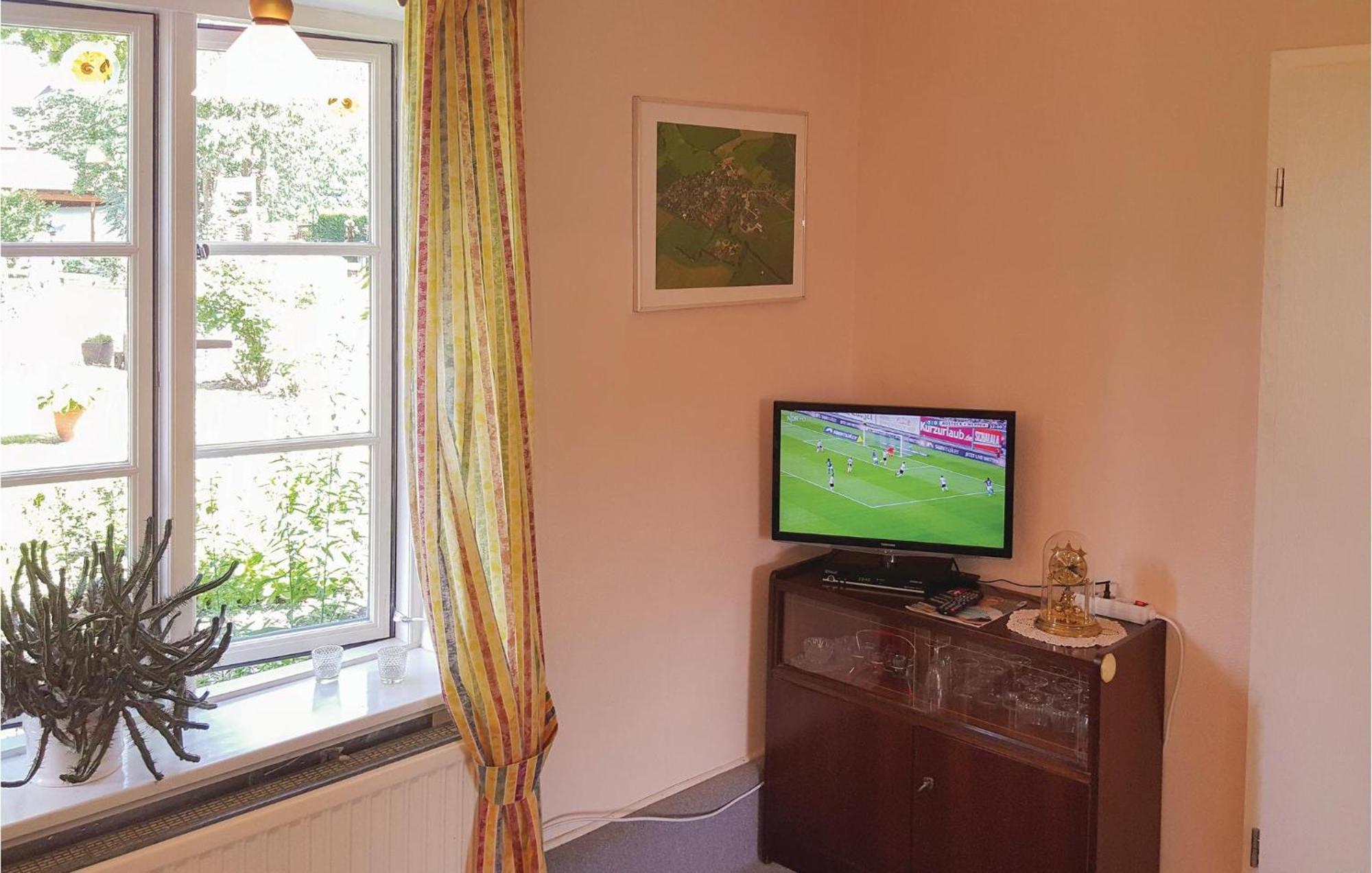 1 Bedroom Nice Apartment In Flueggendorf Klausdorf  Екстериор снимка